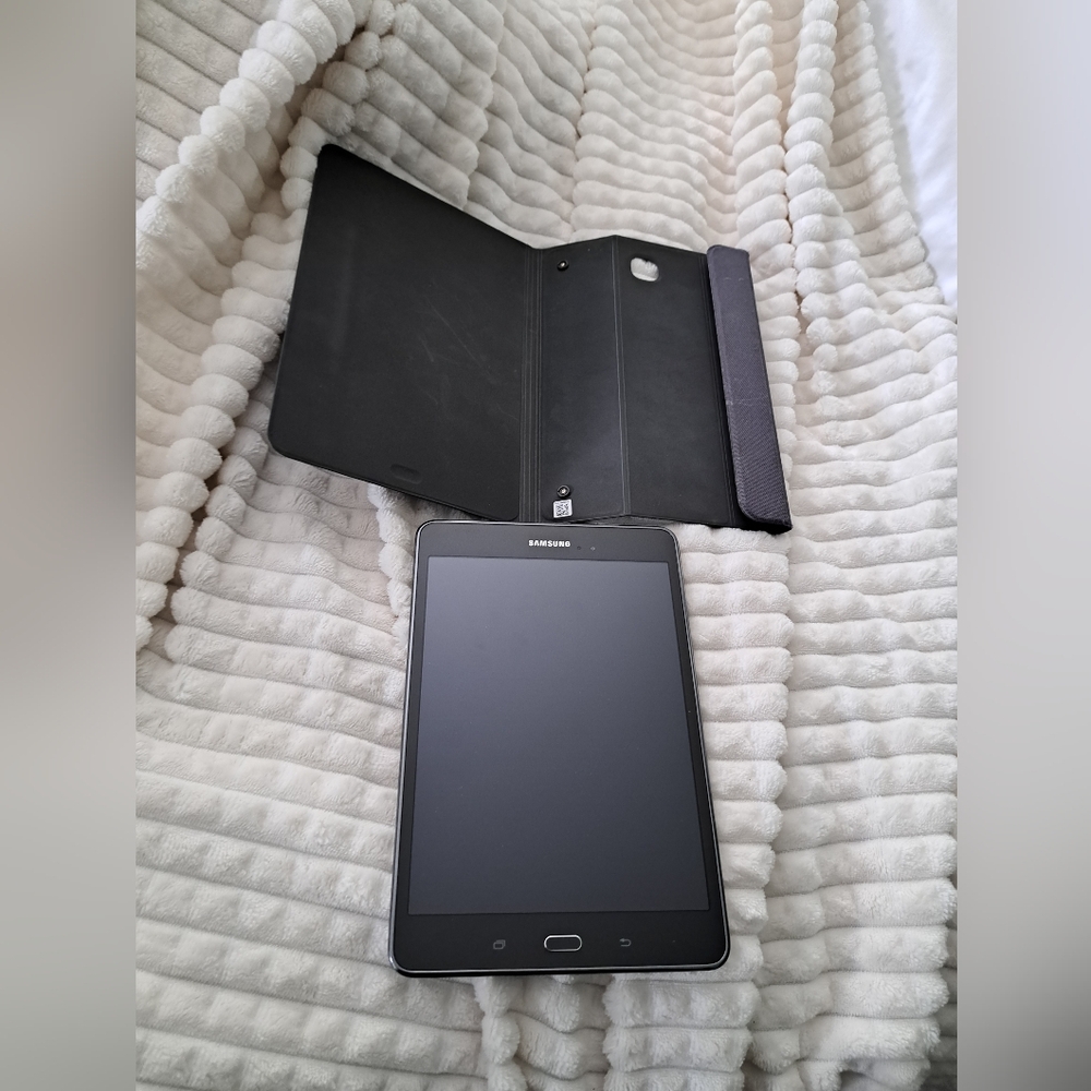 Samsung Black Tablet with Case and USB Charger...
